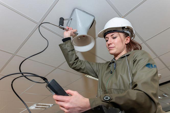 Sarah Barnabé est ingénieure en efficacité énergétique chez ATIS à Brest dans le Finistère.