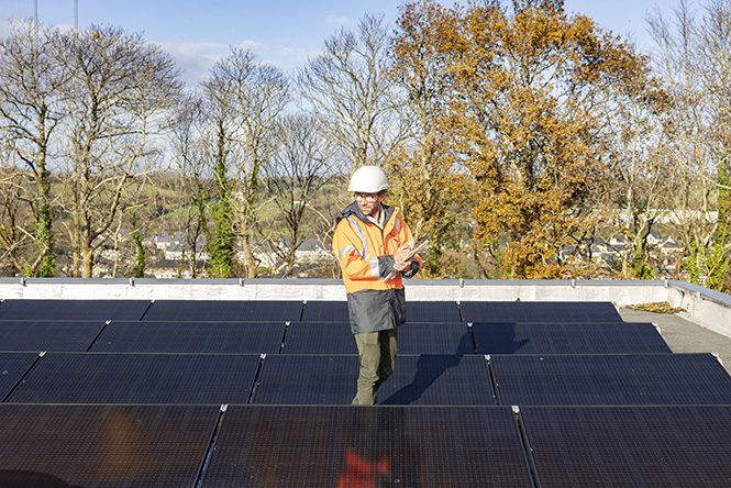 Nicolas Lebert, ingénieur en énergie solaire au Syndicat départemental d&#039;énergie et d&#039;équipement à Quimper (29)