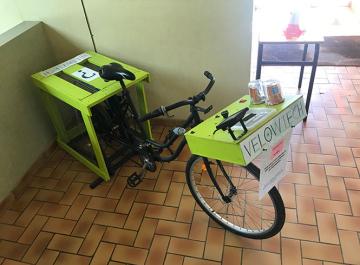 Ce vélo réalisé à partir de matériaux de récupération, peut produire jusqu&#039;à 200W