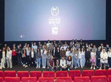 Les équipes lauréates de Je filme le métier qui me plaît sur scène