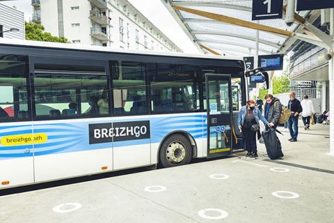 Un car breizhgo stationné en gare