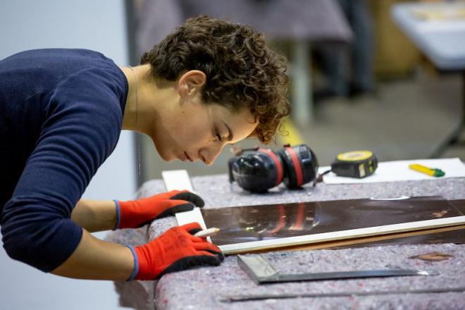Explorer le monde professionnel, les secteurs et métiers Femme en situation de travail
