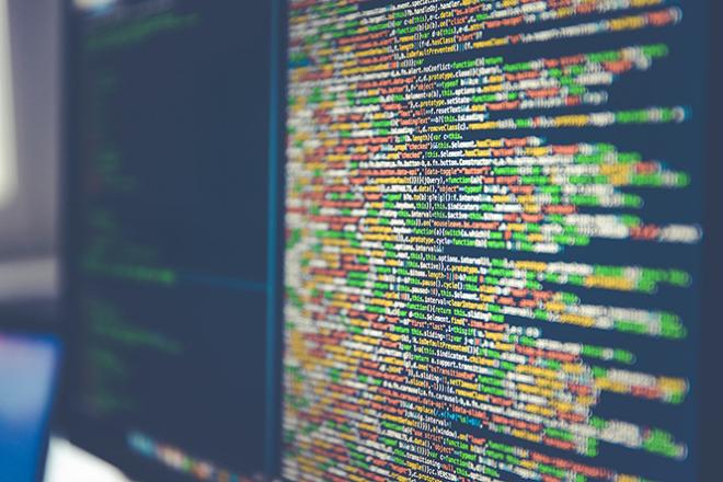 Qu'est-ce que la cybersécurité? Un écran avec du code