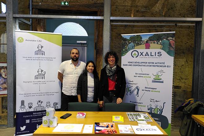 Coopérative d’activité et d’emploi : entreprendre autrement Un stand partagé entre les CAE Astrolabe et Oxalis