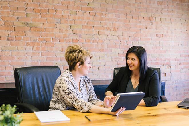 Entrepreneuriat des femmes : état des lieux Deux entrepreneures en discussion