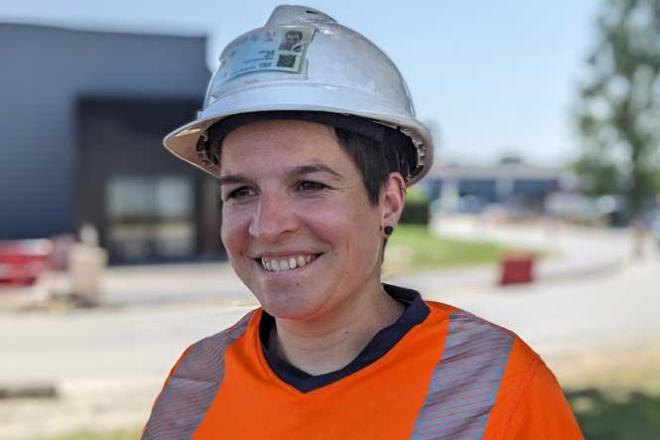 Élyse Brouillon, conductrice de travaux Portrait d'Élyse Brouillon