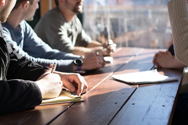 Les étapes clés de la création d'entreprise Réunion de travail