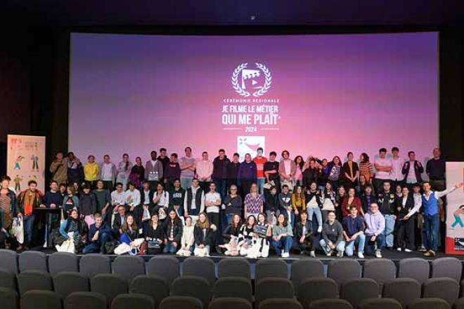 Remise de prix régionale "Je filme le métier qui me plaît", mai 2024 Photo des groupes lauréats de la cérémonie régionale "Je filme le métier qui me plaît"